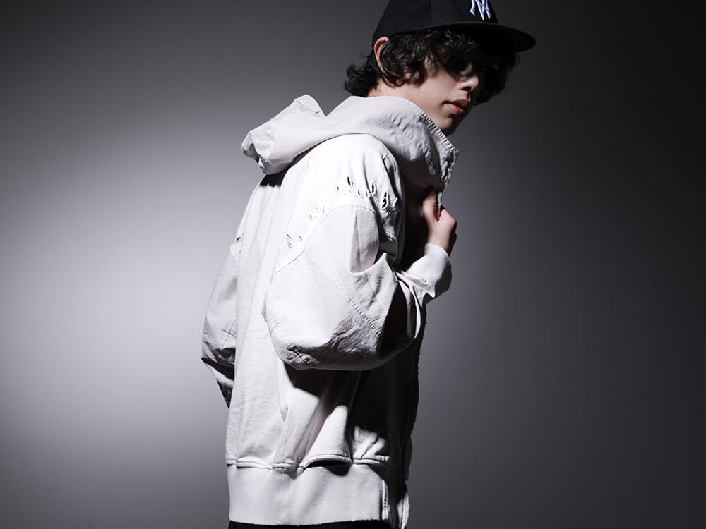 JULIUS / NVCLEAR 2023PS - Hoodie with a military feel in the damage and details - 807CUM3-Plaster(Cotton Sweat Damaged Combo Hoodie Plaster) NV_002-Black-Dye(NV LOGO FR ARMY COTTON CAP BLACK DYE) - 2-002