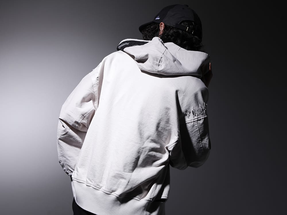 JULIUS / NVCLEAR 2023PS - Hoodie with a military feel in the damage and details - 807CUM3-Plaster(Cotton Sweat Damaged Combo Hoodie Plaster) NV_002-Black-Dye(NV LOGO FR ARMY COTTON CAP BLACK DYE) - 2-003