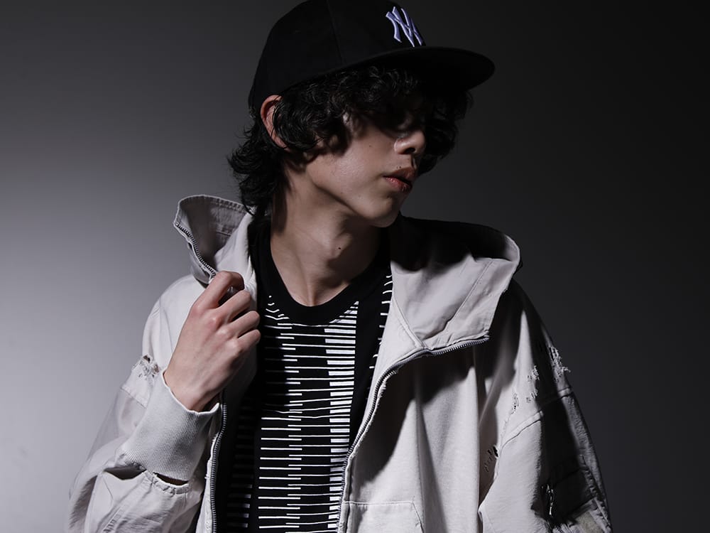 JULIUS / NVCLEAR 2023PS - Hoodie with a military feel in the damage and details - 807CUM3-Plaster(Cotton Sweat Damaged Combo Hoodie Plaster) 817CPM2(Cotton/Modal Jersey Print Short Sleeve T-Shirt) NV_002-Black-Dye(NV LOGO FR ARMY COTTON CAP BLACK DYE) - 2-004