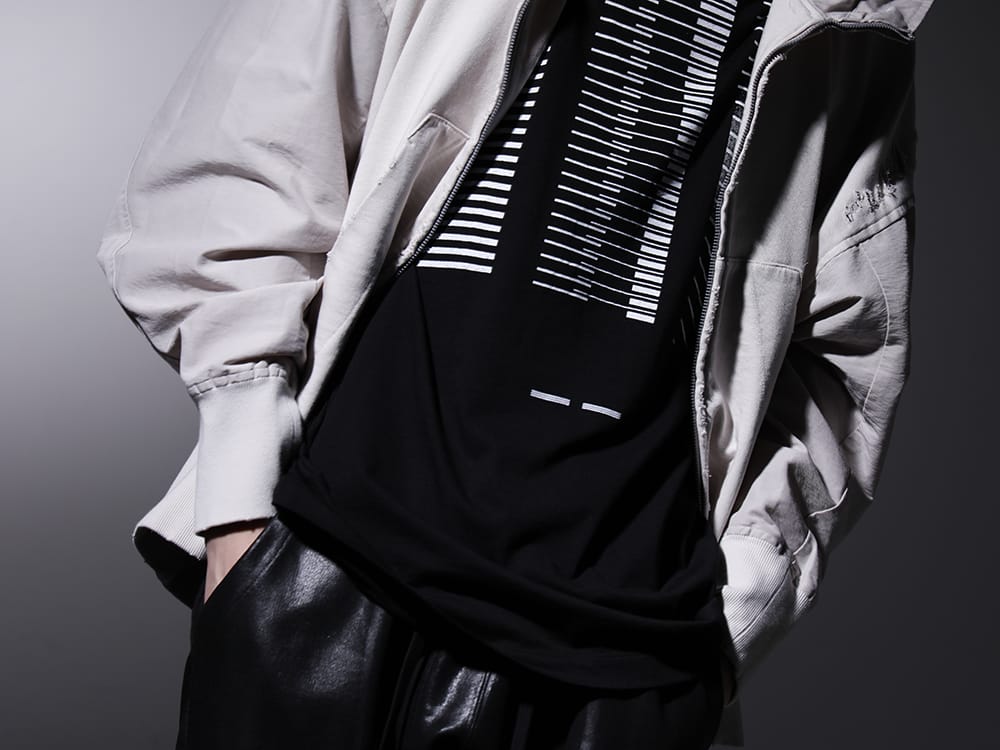 JULIUS 2023PS - Hoodie with a military feel in the damage and details - 807CUM3-Plaster(Cotton Sweat Damaged Combo Hoodie Plaster) 817CPM2(Cotton/Modal Jersey Print Short Sleeve T-Shirt) - 2-005