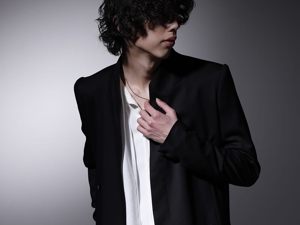 JULIUS / kiryuyrik 2022-23AW - This shirt features kiryuyrik's signature flared design. - 758JAM1(The R Limited 10 year anniversary MA_JULIUS Seamed Tailored Jacket) KO-HB20-906-white(Crazy Pattern Stoal Shirts White) - 2-003