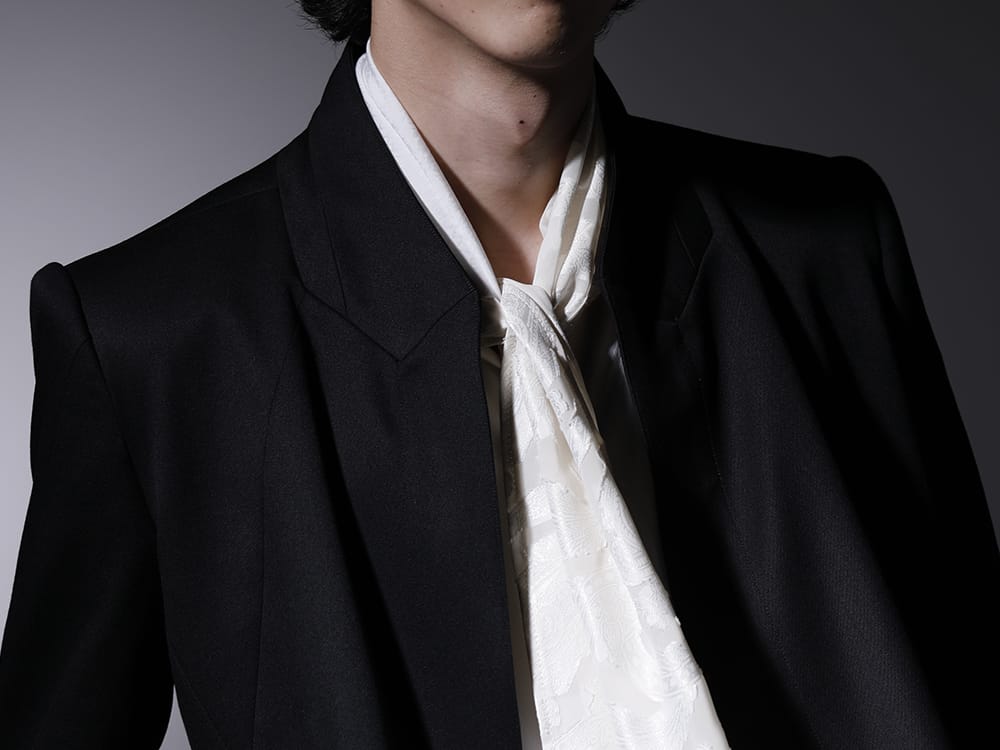 JULIUS / kiryuyrik 2022-23AW - This shirt features kiryuyrik's signature flared design. - 758JAM1(The R Limited 10 year anniversary MA_JULIUS Seamed Tailored Jacket) KO-HB20-906-white(Crazy Pattern Stoal Shirts White) - 2-006