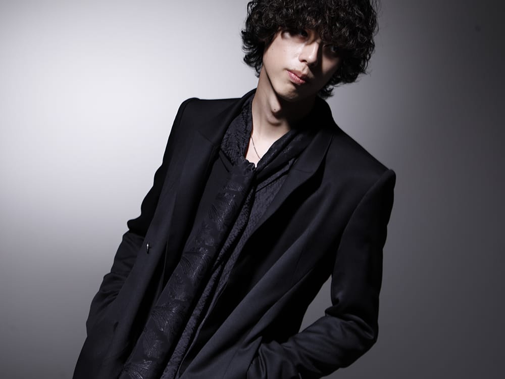 JULIUS / kiryuyrik 2022-23AW - This shirt features kiryuyrik's signature flared design. - 758JAM1(The R Limited 10 year anniversary MA_JULIUS Seamed Tailored Jacket) KO-HB20-906-black(Crazy Pattern Stoal Shirts Black) - 2-009