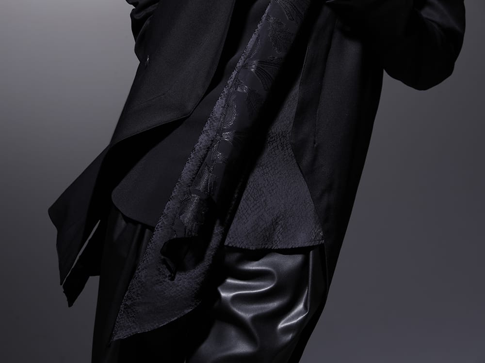 JULIUS / kiryuyrik 2022-23AW - This shirt features kiryuyrik's signature flared design. - 758JAM1(The R Limited 10 year anniversary MA_JULIUS Seamed Tailored Jacket) KO-HB20-906-black(Crazy Pattern Stoal Shirts Black) - 2-010