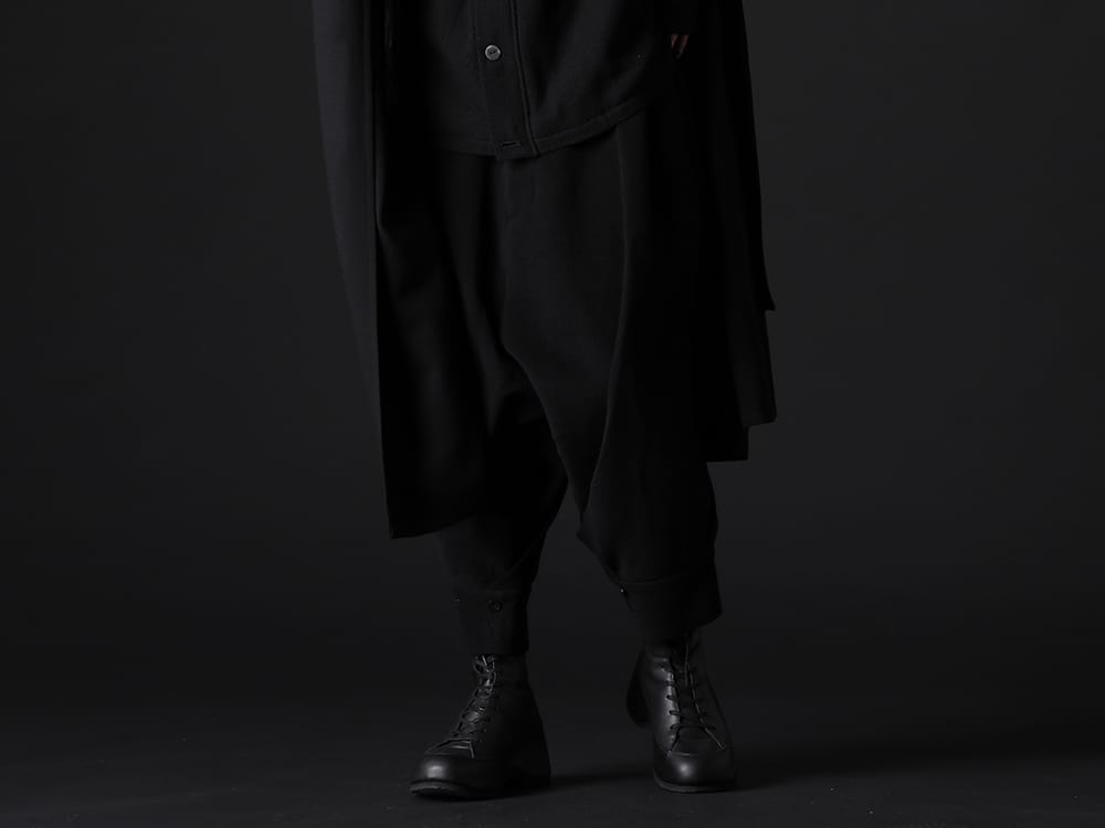 ユリウス / ザ ヴィリディアン 2022-23AW - ふんわりとした印象を与えるクロップドパンツ - 767PAM4(ツイステッド トラウザー) VI-3554-09(インヒールブーツ) - 3-001