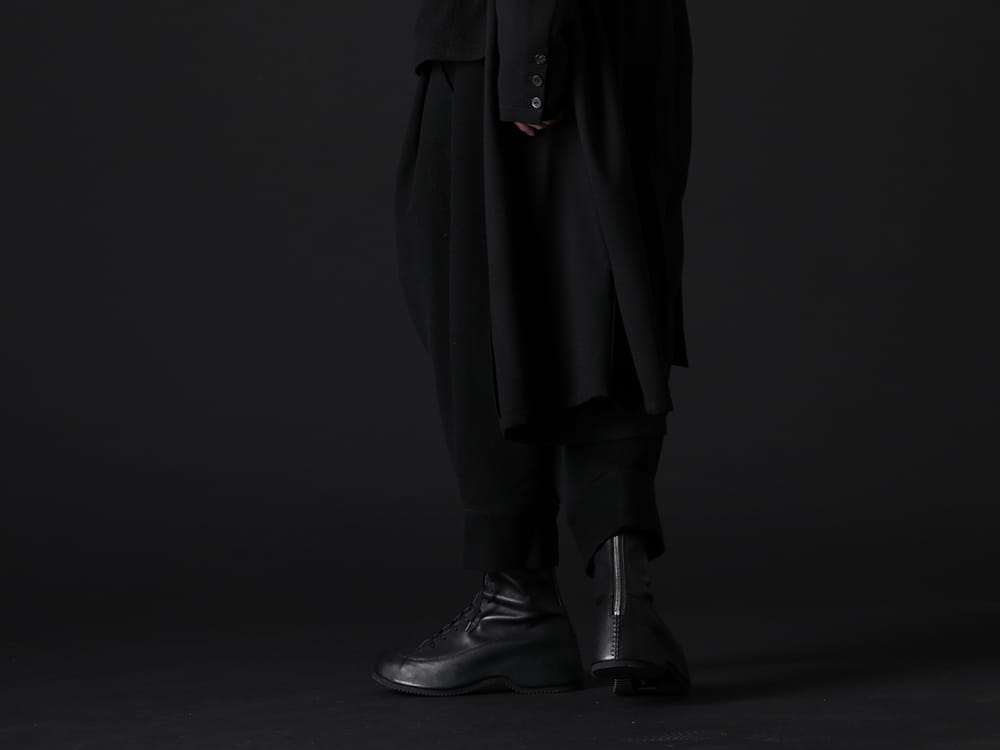 ユリウス / ザ ヴィリディアン 2022-23AW - ふんわりとした印象を与えるクロップドパンツ - 767PAM4(ツイステッド トラウザー) VI-3554-09(インヒールブーツ) - 3-003