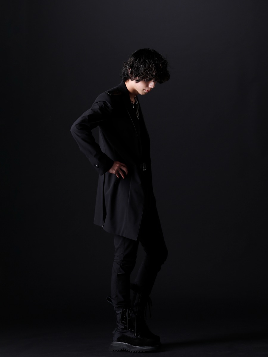 THE ONENESS / kiryuyrik / JULIUS 2022-23AW styling  - Accentuate a clean, tailored style with accessories - OB-OHJ04-901(Recycled PEs Leather Combi Jacket) 817CPM3-M(Cotton/Modal Jersey Short Sleeve T-Shirt) OB-OHP07-901(Recycled PEs Darts Saruel Pants) 807FWM1(Cow Velor Lace Up Combat Boots)  817ACU15-silver(Chain Necklace Silver) OB-PEACE01-01(SGZ-PEACE Nacklace) KM-IAC42-03(Pin Buckle Silver x Black) KM-HBLT02-05PYSN(Belt Python) - 1-002