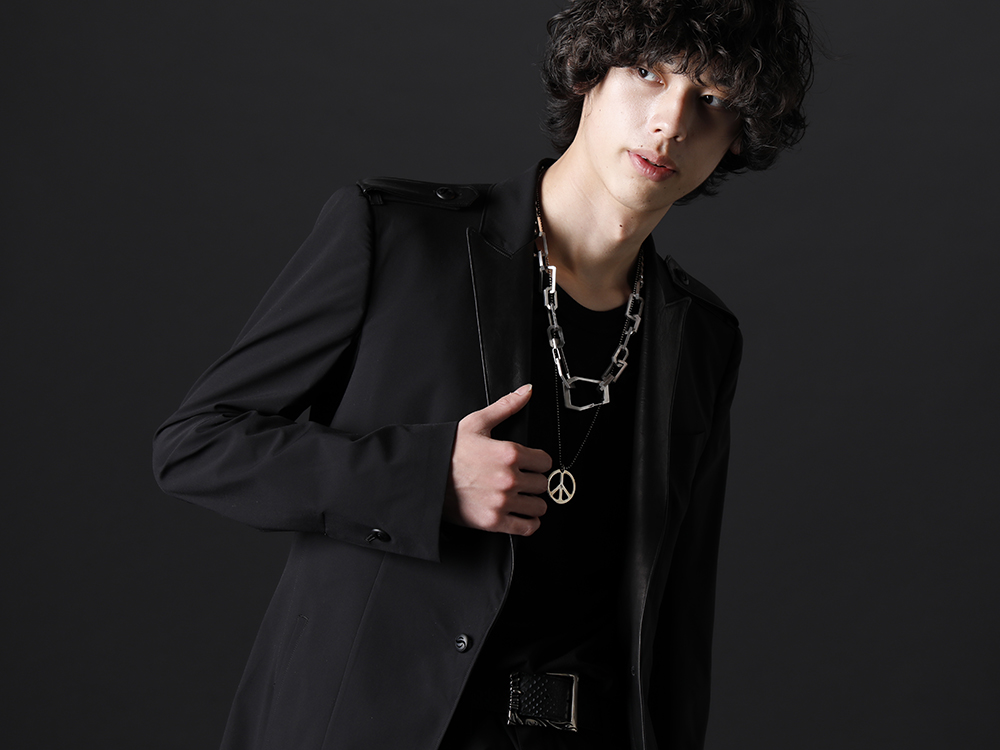 THE ONENESS / kiryuyrik / JULIUS 2023AW - Elegant tailoring made with eco-friendly materials - OB-OHJ04-901(Recycled PEs Leather Combi Jacket) 817CPM3-M(Cotton/Modal Jersey Short Sleeve T-Shirt) 817ACU15-silver(Chain Necklace Silver) OB-PEACE01-01(SGZ-PEACE Nacklace) - 2-001