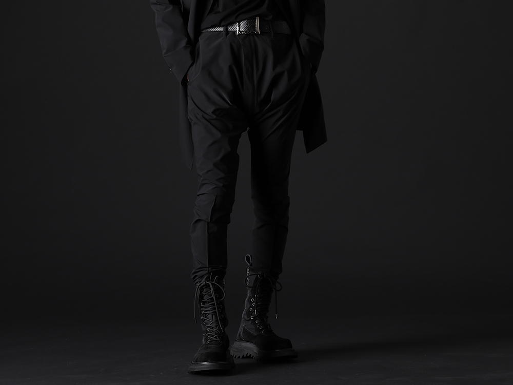 THE ONENESS / kiryuyrik / JULIUS 2023AW - Slim pants that can be worn as a set up - OB-OHP07-901(Recycled PEs Darts Saruel Pants) 807FWM1(Cow Velor Lace Up Combat Boots) KM-IAC42-03(Pin Buckle Silver x Black) KM-HBLT02-05PYSN(Belt Python) - 3-001