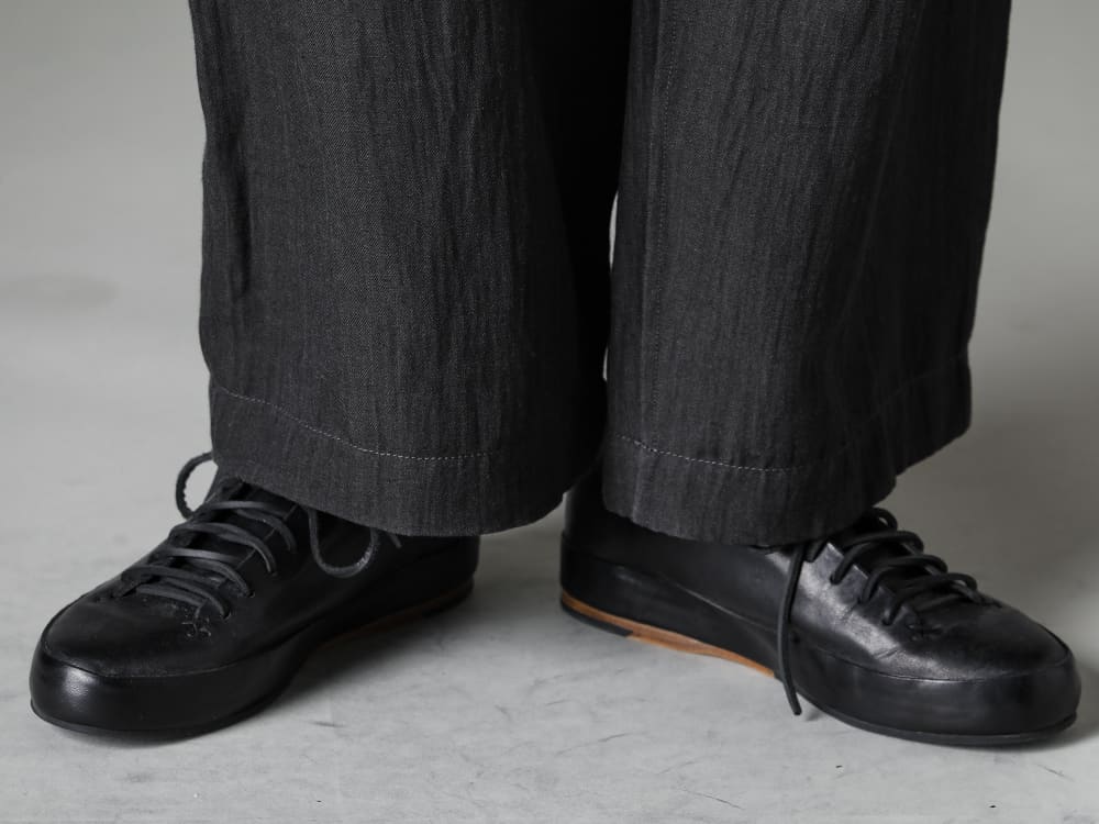 Norwegian Rain-ノルウェージャンレイン 22-23AW(秋冬) ベーシックデザイン故にどんなスタイルにもマッチするレザースニーカー - TROUSERS#67-トラウザー #67 スミ ウール/リネン ツイル - Handsewn-Classic-Lo-ハンドソーン クラシック ロー 4-005
