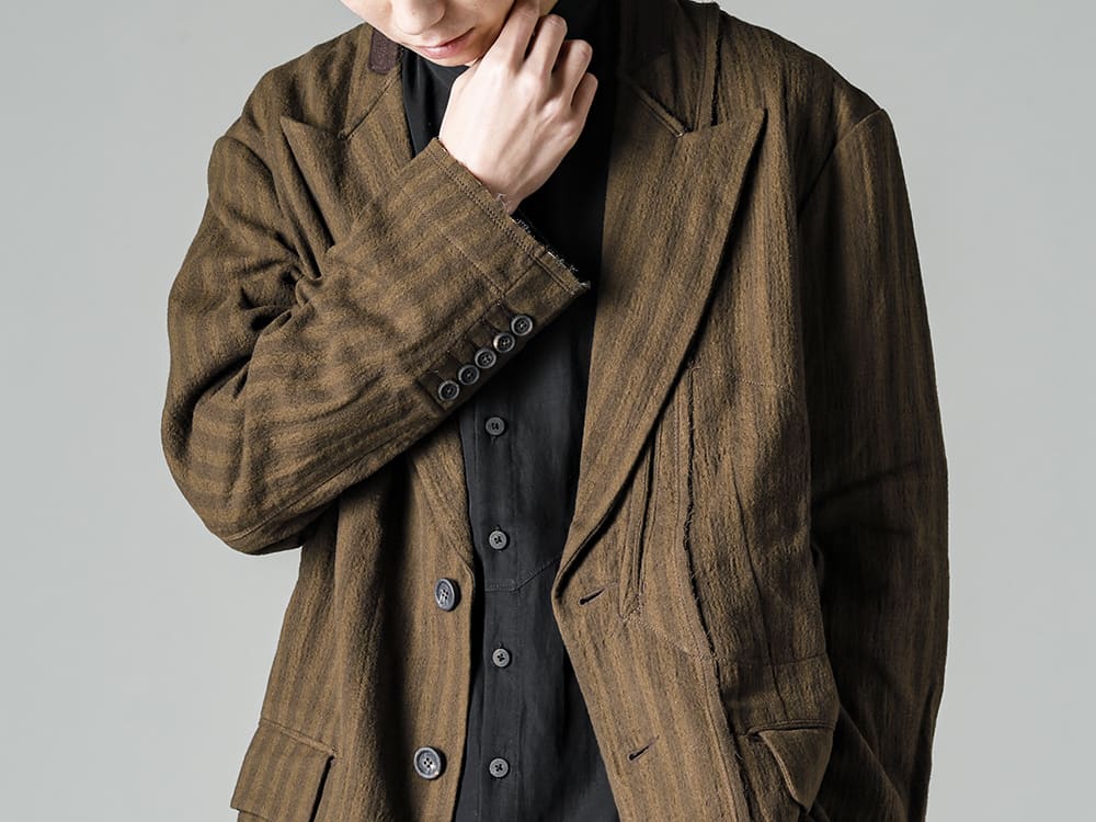 ZIGGY CHEN-ジギーチェン 22-23AW(秋冬) 来季も間違いなく活躍するワイドラペルジャケットのセットアップ  - 0M2230919-ウルトラライトウェイト 2ボタンブレザー - 0M2230709-マンダリンカラー ポケットシャツ - 0M2230516-スリットトラウザーズ -来季も間違いなく活躍するワイドラペルジャケットのセットアップdsewn-Classic-Lo-ハンドソーン クラシック ロー 2-001
