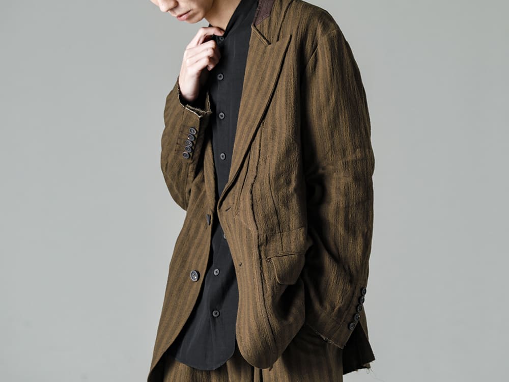 ZIGGY CHEN-ジギーチェン 22-23AW(秋冬) 来季も間違いなく活躍するワイドラペルジャケットのセットアップ  - 0M2230919-ウルトラライトウェイト 2ボタンブレザー - 0M2230709-マンダリンカラー ポケットシャツ - 0M2230516-スリットトラウザーズ -来季も間違いなく活躍するワイドラペルジャケットのセットアップdsewn-Classic-Lo-ハンドソーン クラシック ロー 2-003