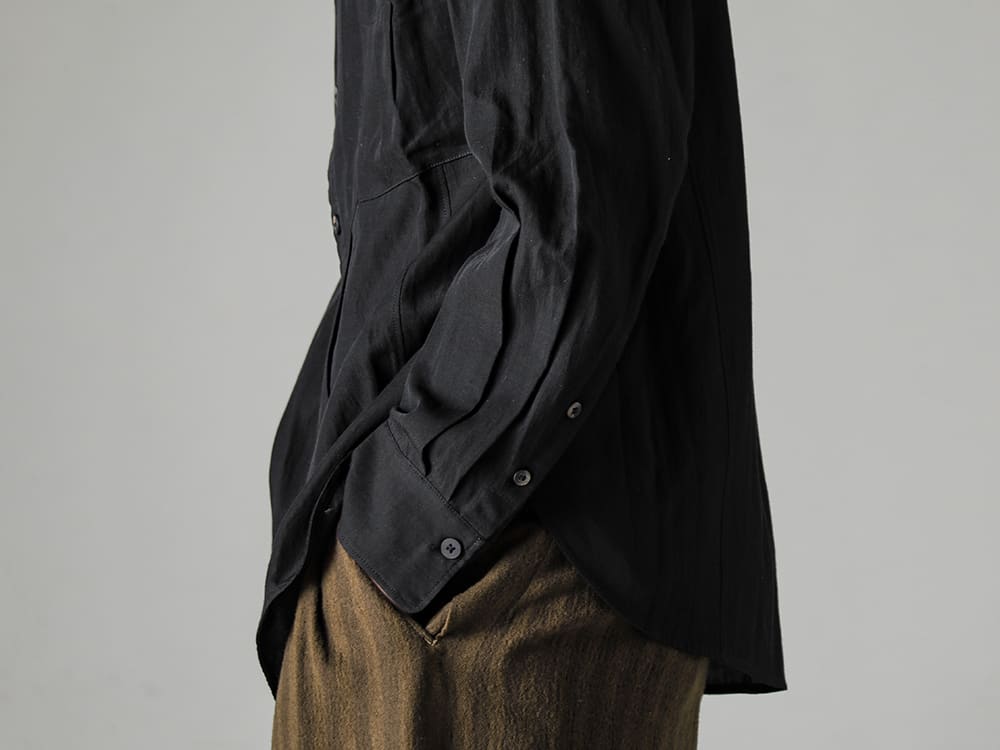ZIGGY CHEN-ジギーチェン 22-23AW(秋冬) 通念遣いできるベーシックマンダリンカラーシャツ「 - 0M2230709-マンダリンカラー ポケットシャツ - 0M2230516-スリットトラウザーズ - Handsewn-Classic-Lo-ハンドソーン クラシック ロー 4-003
