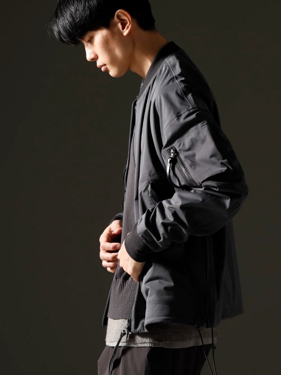 The Viridi-anne - ザ ヴィリジアン 23SS(春夏) ミリタリーのデザインにアウトドアの機能性を持たせた本格的な作り  - VI-3558-06-Dark-Gray 撥水加工 ボンバージャケット ダークグレー VI-3587-07 レイヤード リブ セーター vi-3564-04-Dark-Gray 2-002