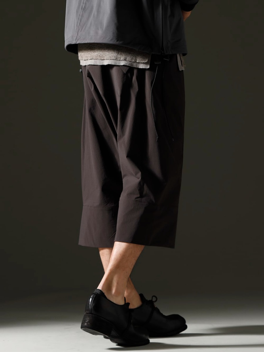 The Viridi-anne - ザ ヴィリジアン 23SS(春夏) アレンジ次第で春夏の期間中長く使えるパンツ -  撥水加工 ストレッチ 膝丈パンツ ダークグレー PL10L-BLKT オーソピーディック ダービーシューズ ホース フルグレイン レザー - PL10L  3-002