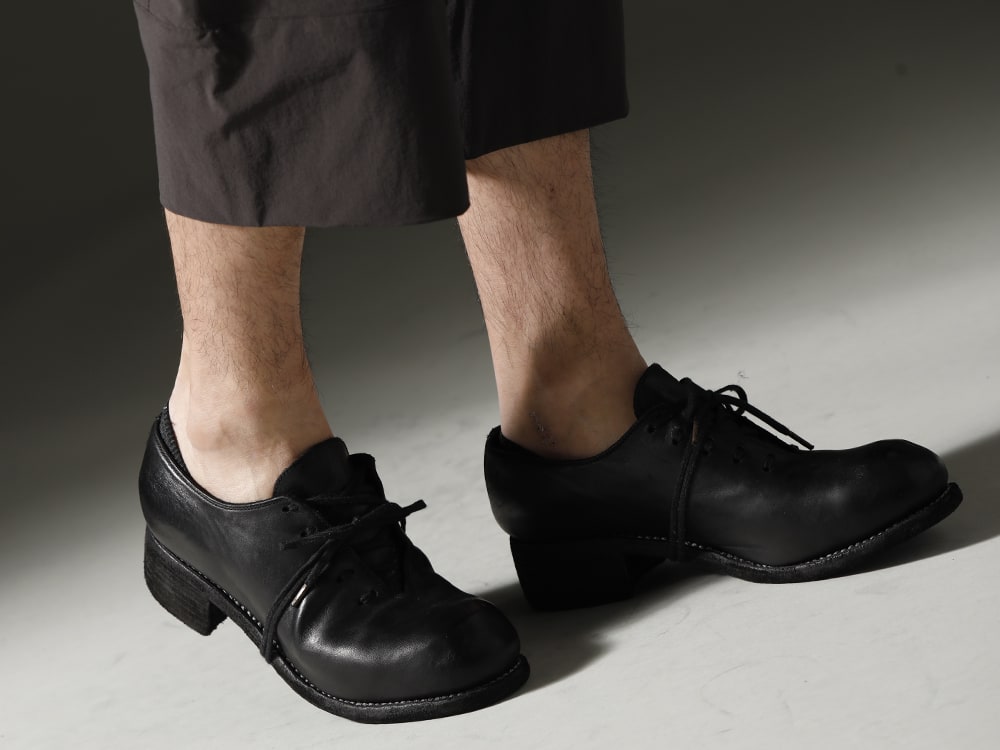 The Viridi-anne - ザ ヴィリジアン 23SS(春夏) アレンジ次第で春夏の期間中長く使えるパンツ -  撥水加工 ストレッチ 膝丈パンツ ダークグレー PL10L-BLKT オーソピーディック ダービーシューズ ホース フルグレイン レザー - PL10L  3-005