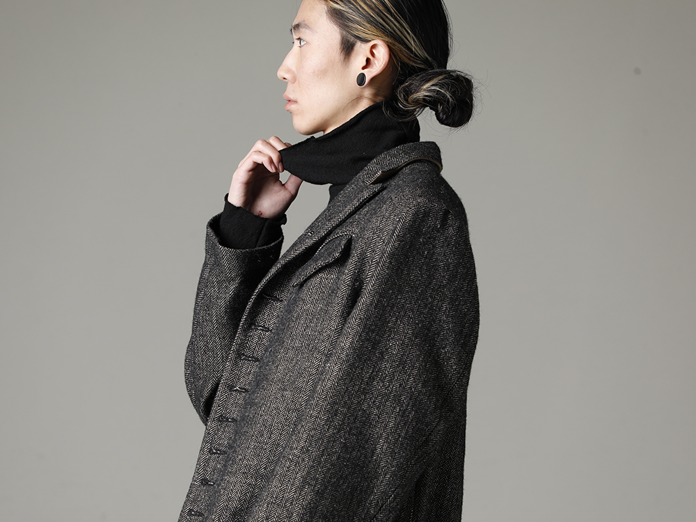 KLASICA(クラシカ) 22-23AW(秋冬) 独特な表情を持つウールリネン生地  - 22C-38LCT-SIGLO オールド コート - クラシック ヘリンボーン - TTW-jw-blk ウールジョーゼットボトルネック ブラック 2-001