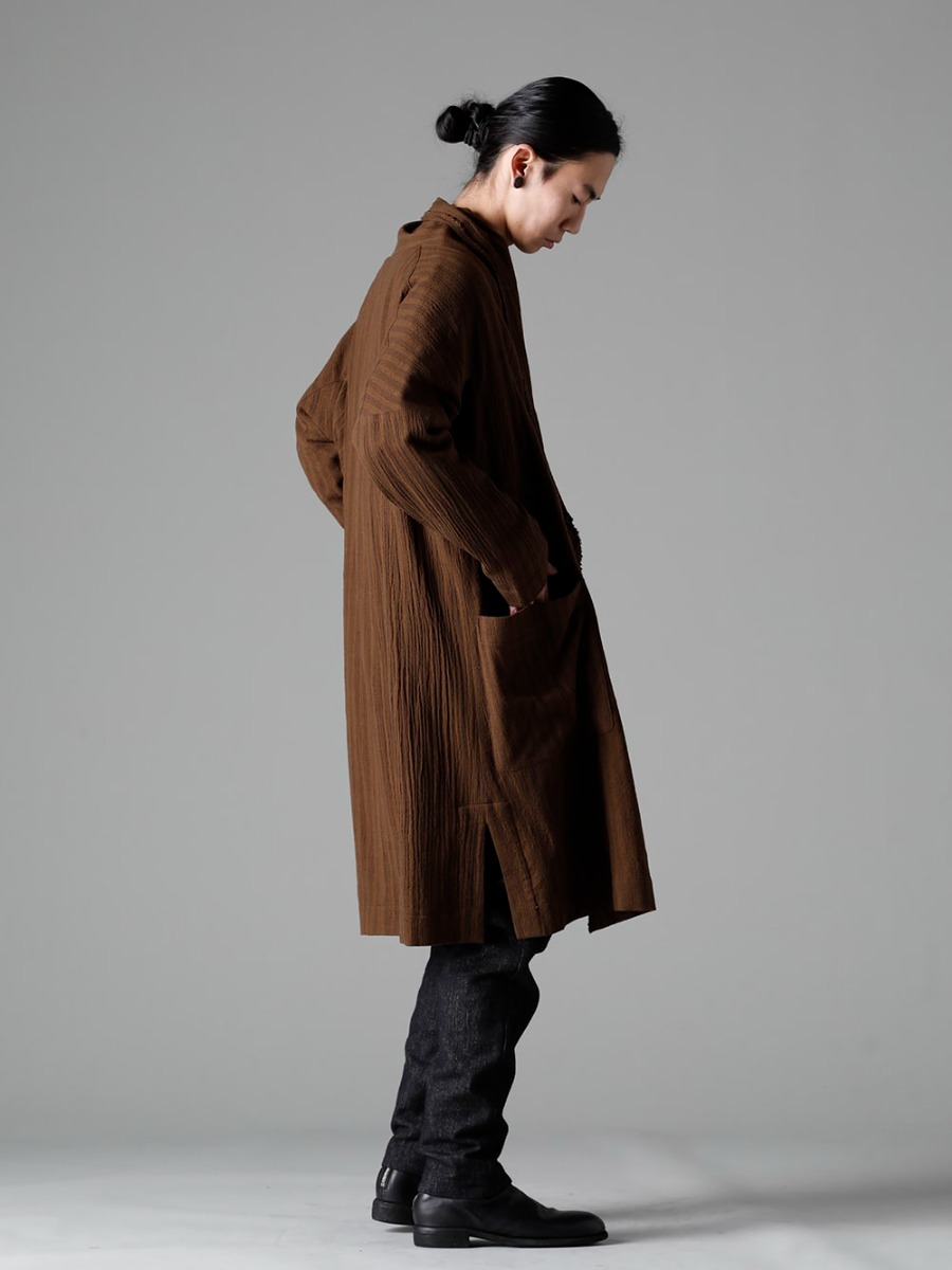 DEVOA(デヴォア) ZIGGY CHEN(ジギーチェン) GUIDI(グイディ) 23SS(春夏) シーズン スタイリング 春先でも使えるアイテムでまとめたシーズンミックススタイリング - 0M2230730 シャツローブ KTS-CMH-Beige-Gray カーディガン コットン ベージュグレー CSC-DSH3-Stone-Gray セミハイネックロングスリーブ スビンコットンジャージー ストーングレー PTN-SHE イージー パンツ シェトランド ウール / リネン バックジップミドルブーツ - ホースフルグレインレザー - 988X 1-002