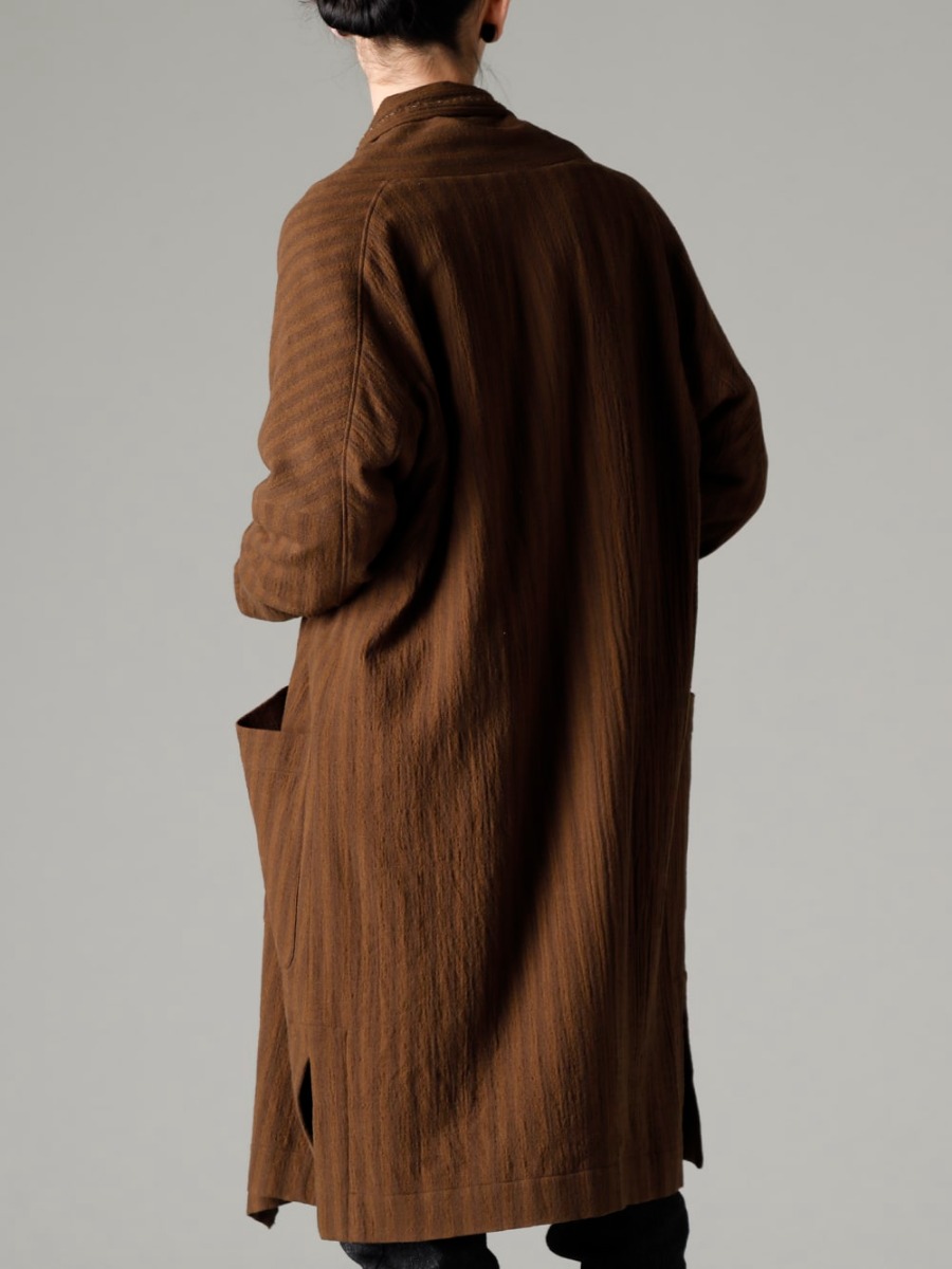 DEVOA(デヴォア) ZIGGY CHEN(ジギーチェン) GUIDI(グイディ) 23SS(春夏) シーズン ラップカラーが特徴的なダブルブレステッドローブコート  - 0M2230730シャツローブ KTS-CMH-Beige-Gray カーディガン コットン ベージュグレー CSC-DSH3-Stone-Gray セミハイネックロングスリーブ スビンコットンジャージー ストーングレー 2-002