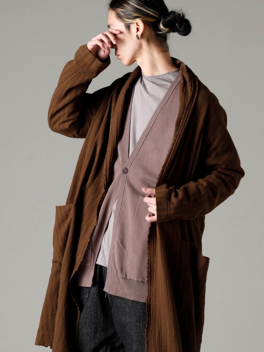 DEVOA(デヴォア) ZIGGY CHEN(ジギーチェン) GUIDI(グイディ) 23SS(春夏) シーズン ラップカラーが特徴的なダブルブレステッドローブコート  - 0M2230730シャツローブ KTS-CMH-Beige-Gray カーディガン コットン ベージュグレー CSC-DSH3-Stone-Gray セミハイネックロングスリーブ スビンコットンジャージー ストーングレー 2-003