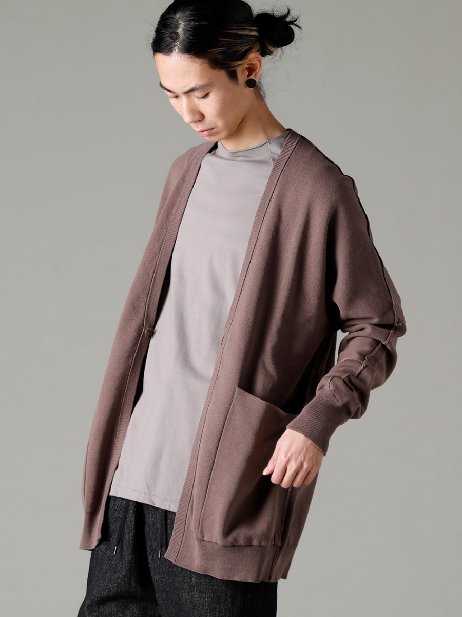 DEVOA(デヴォア) ZIGGY CHEN(ジギーチェン) GUIDI(グイディ) 23SS(春夏) シーズン 春先のいろんなシーンで間違いなく重宝するカーディガン - KTS-CMH-Beige-Gray カーディガン コットン ベージュグレー CSC-DSH3-Stone-Gray セミハイネックロングスリーブ スビンコットンジャージー ストーングレー PTN-SHE イージー パンツ シェトランド ウール / リネン バックジップミドルブーツ - ホースフルグレインレザー - 988X 3-005