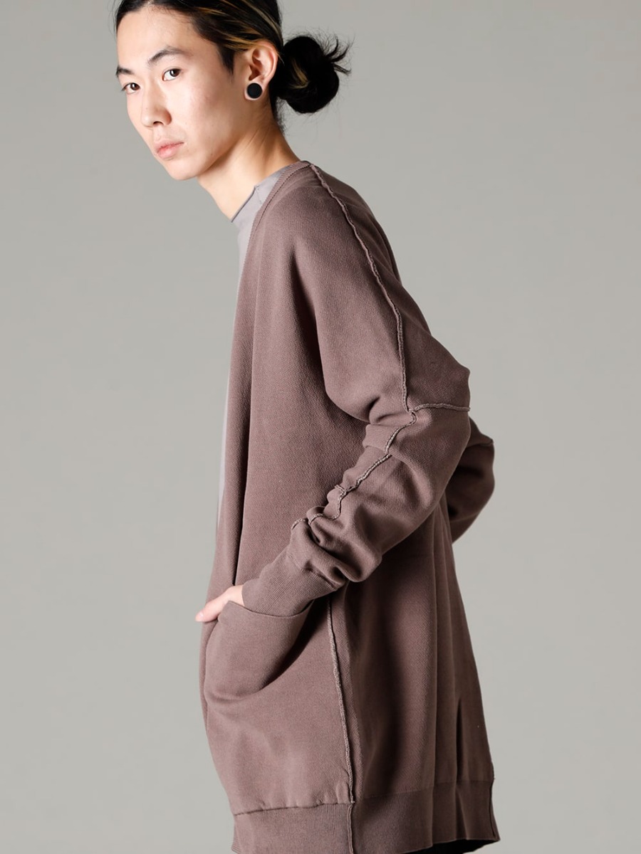 DEVOA(デヴォア) ZIGGY CHEN(ジギーチェン) GUIDI(グイディ) 23SS(春夏) シーズン 春先のいろんなシーンで間違いなく重宝するカーディガン - KTS-CMH-Beige-Gray カーディガン コットン ベージュグレー CSC-DSH3-Stone-Gray セミハイネックロングスリーブ スビンコットンジャージー ストーングレー PTN-SHE イージー パンツ シェトランド ウール / リネン バックジップミドルブーツ - ホースフルグレインレザー - 988X 3-005