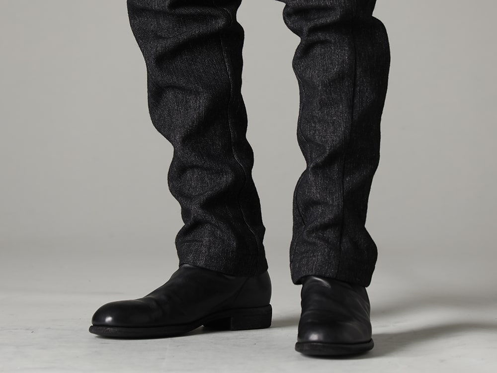 DEVOA(デヴォア) ZIGGY CHEN(ジギーチェン) GUIDI(グイディ) 23SS(春夏) シーズン 渋い素材とリラックスしたシルエットの春先にも十分に使えるパンツ - PTN-SHE イージー パンツ シェトランド ウール / リネン バックジップミドルブーツ - ホースフルグレインレザー - 988X 3-005