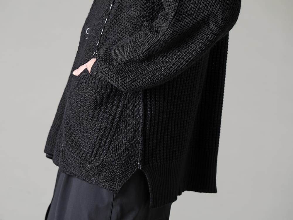 The Viridi-anne 2023SS This cardigan combines multiple knitting fabrics  - VI-3586-07-Black - Hard Twisted Ramie Yarn Cardigan Black 2-004