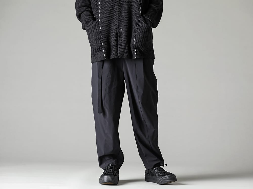 The Viridi-anne 2023SS Wide pants made of stretch taffeta with a cool and refreshing feeling VI-3562-04-Black - Water-Repellent Stretch Wide Pants Black - VI-3555-09-Black - Sneakers Black 3-001