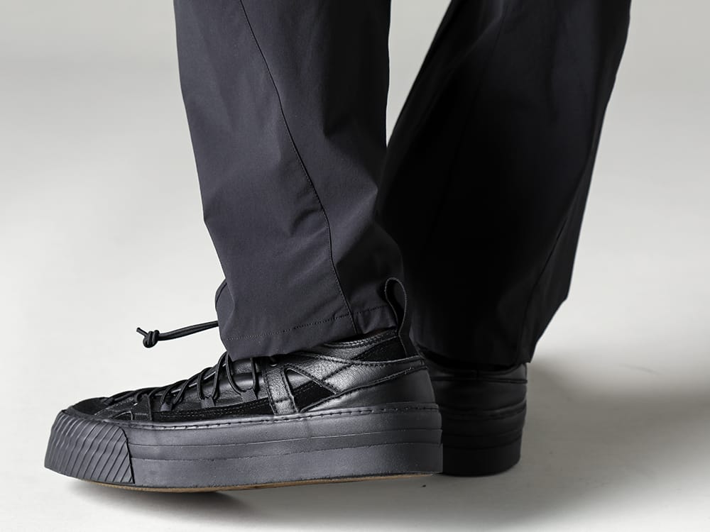 The Viridi-anne 2023SS Wide pants made of stretch taffeta with a cool and refreshing feeling - VI-3562-04-Black - Water-Repellent Stretch Wide Pants Black - VI-3555-09-Black - Sneakers Black 3-005