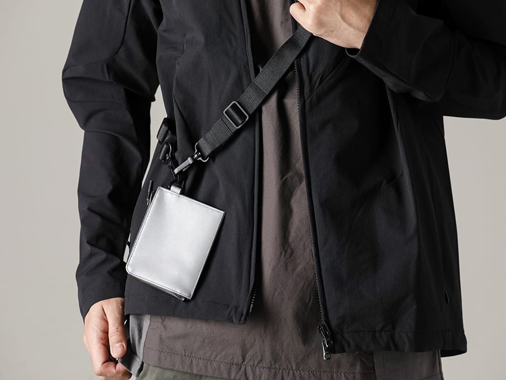 CIVILIZED 23SS The minimal and highly mobile velocity track jacket is great for early spring.  - CVZ-0002-Urbane Wallet Reflect Silver - CVE-0024-Velocity Track Jacket Black 2-004