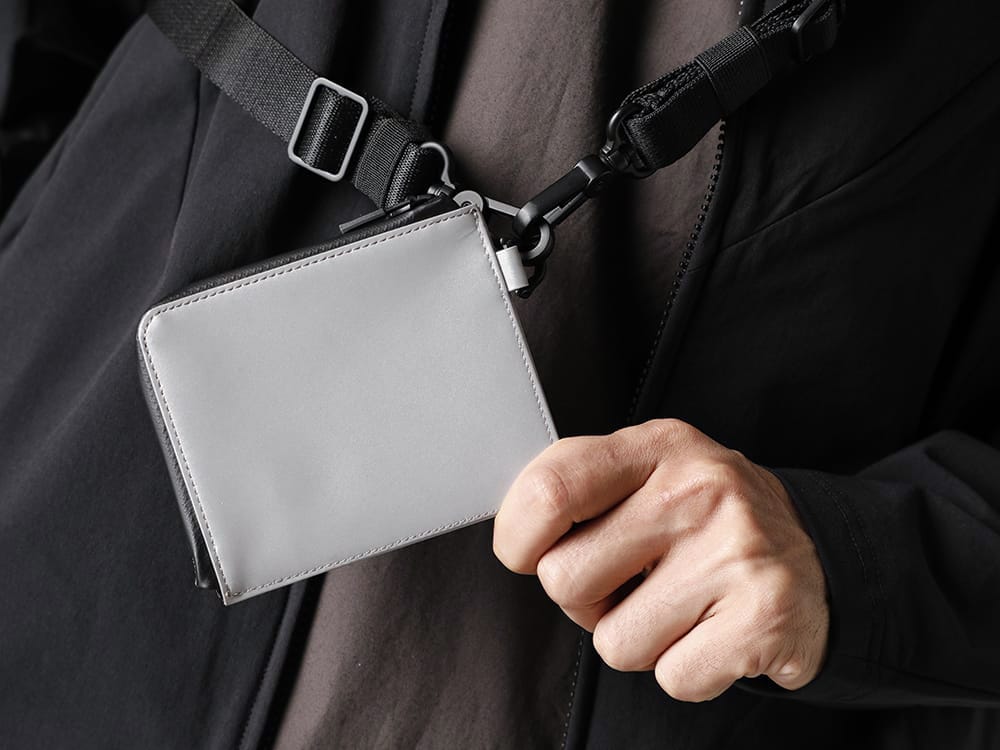 CIVILIZED 23SS The minimal and highly mobile velocity track jacket is great for early spring.  - CVZ-0002-Urbane Wallet Reflect Silver - RB-401-Trail-T Selenium Gray - CVE-0024-Velocity Track Jacket Black 2-005