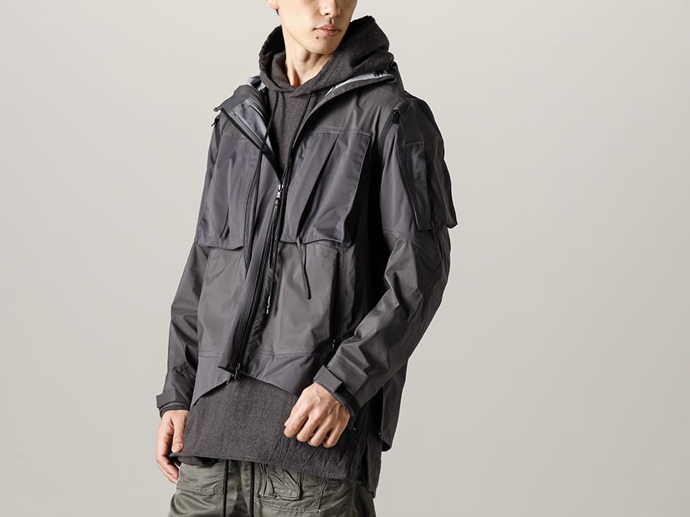 The Viridi-anne 2022-23AW v  - 2種類の3レイヤー素材をコンビネーション使いした生地を使用 VI-3557-06-Dark-Gray - Water Repellent Hooded Jacket Dark Gray - RB-405-Graphite-Gray - Solid Hoodie Graphite Gray 2-001