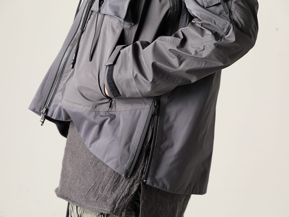 The Viridi-anne 2022-23AW Water-repellent hooded jacket in dark gray  - VI-3557-06-Dark-Gray - Water Repellent Hooded Jacket Dark Gray - RB-405-Graphite-Gray - Solid Hoodie Graphite Gray 2-004