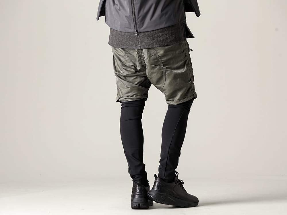 RIPVANWINKLE 2022-23AW Parachute pants that can be worn with heat-effect leggings for a sporty look - RB-429-Vintage-Khaki - Parachute Pants Vintage Khaki - RB-440-Matt-Black - Heat Effect Leggings Matt Black - SCV186C016 Black - Night Run light Black Black 3-002
