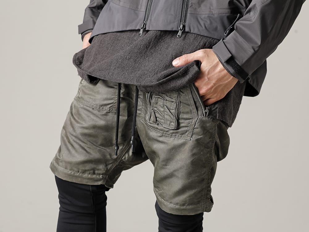 RIPVANWINKLE 2022-23AW Parachute pants that can be worn with heat-effect leggings for a sporty look - RB-429-Vintage-Khaki - Parachute Pants Vintage Khaki - RB-440-Matt-Black - Heat Effect Leggings Matt Black - SCV186C016 Black - Night Run light Black Black 3-003