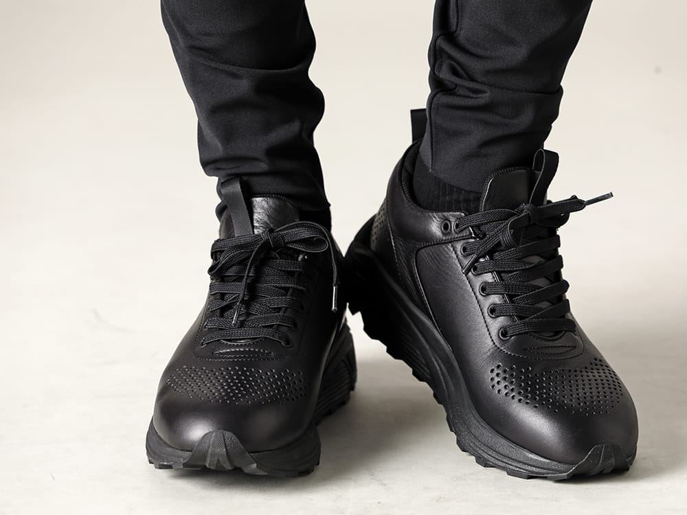 RIPVANWINKLE 2022-23AW Parachute pants that can be worn with heat-effect leggings for a sporty look - RB-429-Vintage-Khaki - Parachute Pants Vintage Khaki - RB-440-Matt-Black - Heat Effect Leggings Matt Black - SCV186C016 Black - Night Run light Black Black 3-004