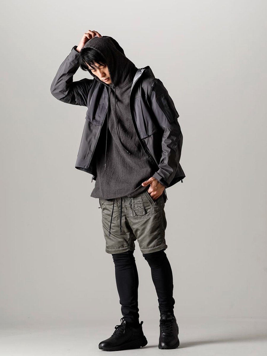RIPVANWINKLE 2022-23AW Parachute pants that can be worn with heat-effect leggings for a sporty look - VI-3557-06-Dark-Gray - Water Repellent Hooded Jacket Dark Gray - RB-405-Graphite-Gray - Solid Hoodie Graphite Gray - RB-429-Vintage-Khaki - Parachute Pants Vintage Khaki  4-001