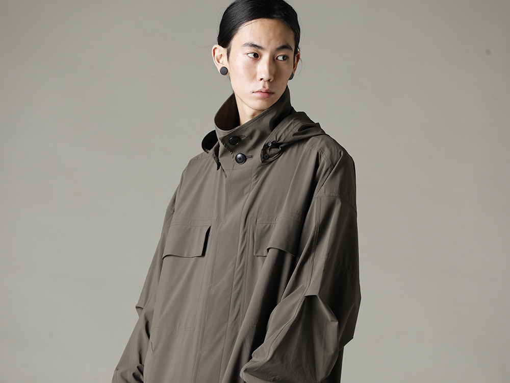 The Viridi-anne 2023SS - Minimalist coat made of functional material. - VI-3560-06-Dark-Olive(Water-Repellent Stretch Hooded Coat Dark Olive) - 2-001
