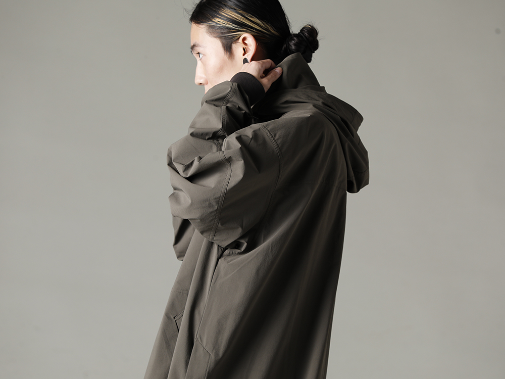 The Viridi-anne 2023SS - Minimalist coat made of functional material. - VI-3560-06-Dark-Olive(Water-Repellent Stretch Hooded Coat Dark Olive) - 2-002