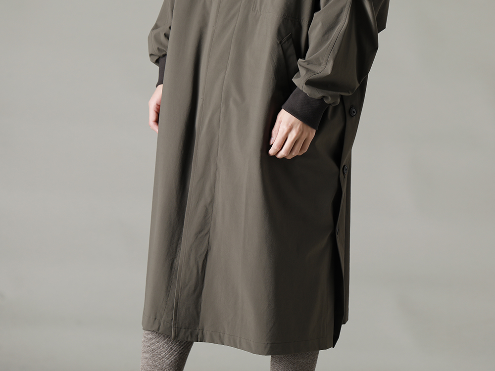 The Viridi-anne 2023SS - Minimalist coat made of functional material. - VI-3560-06-Dark-Olive(Water-Repellent Stretch Hooded Coat Dark Olive) - 2-003
