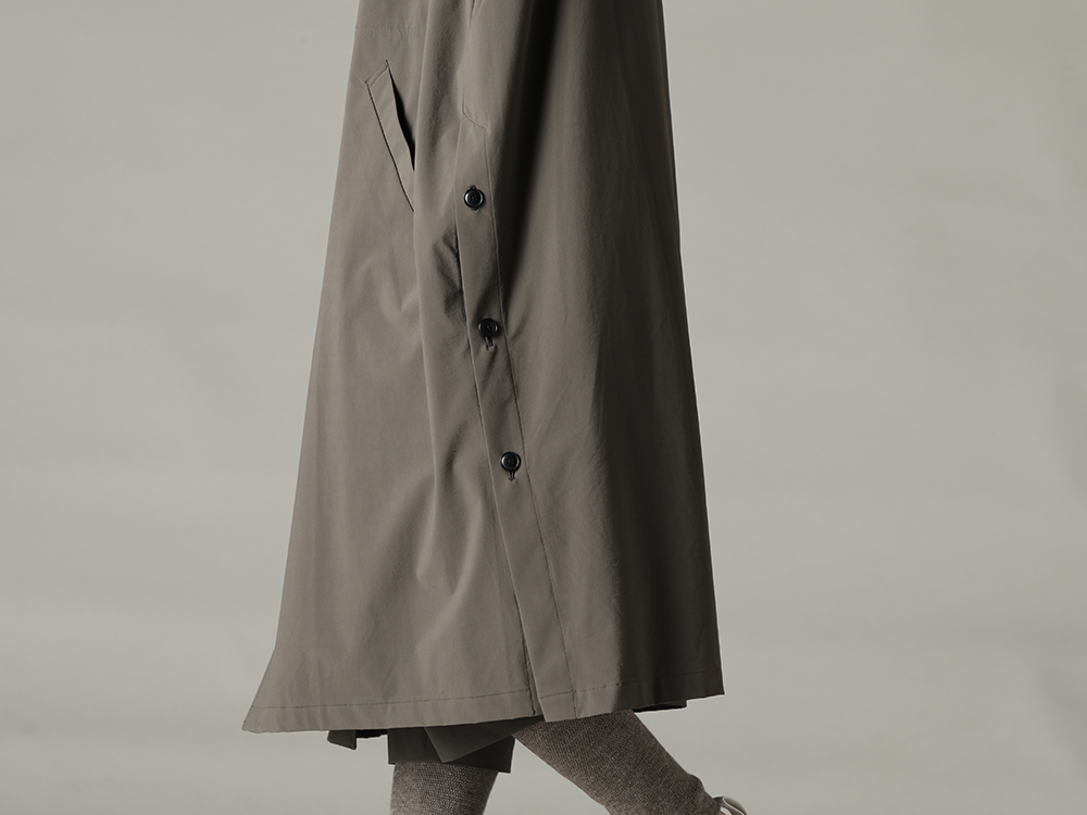 The Viridi-anne 2023SS - Minimalist coat made of functional material. - VI-3560-06-Dark-Olive(Water-Repellent Stretch Hooded Coat Dark Olive) - 2-004
