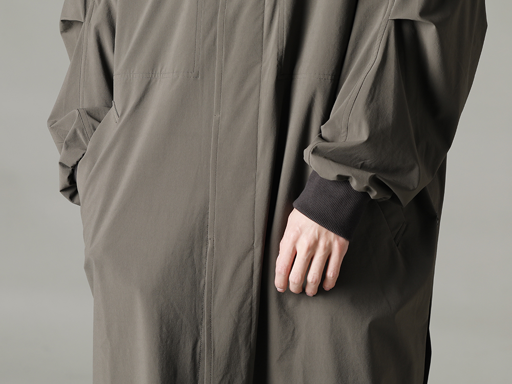 The Viridi-anne 2023SS - Minimalist coat made of functional material. - VI-3560-06-Dark-Olive(Water-Repellent Stretch Hooded Coat Dark Olive) - 2-006