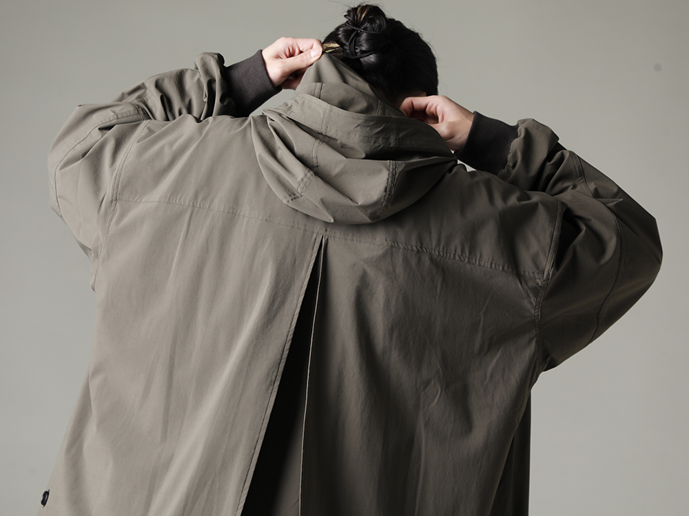 The Viridi-anne 2023SS - Minimalist coat made of functional material. - VI-3560-06-Dark-Olive(Water-Repellent Stretch Hooded Coat Dark Olive) - 2-007