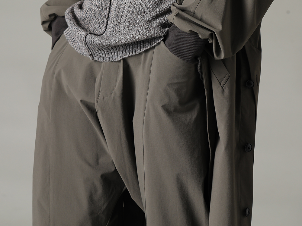 The Viridi-anne 2023SS - Simple shorts with a point of interest. - VI-3564-04-Dark-olive(撥Water-Repellent Stretch Knee-Length Pants Dark Olive) - 3-004