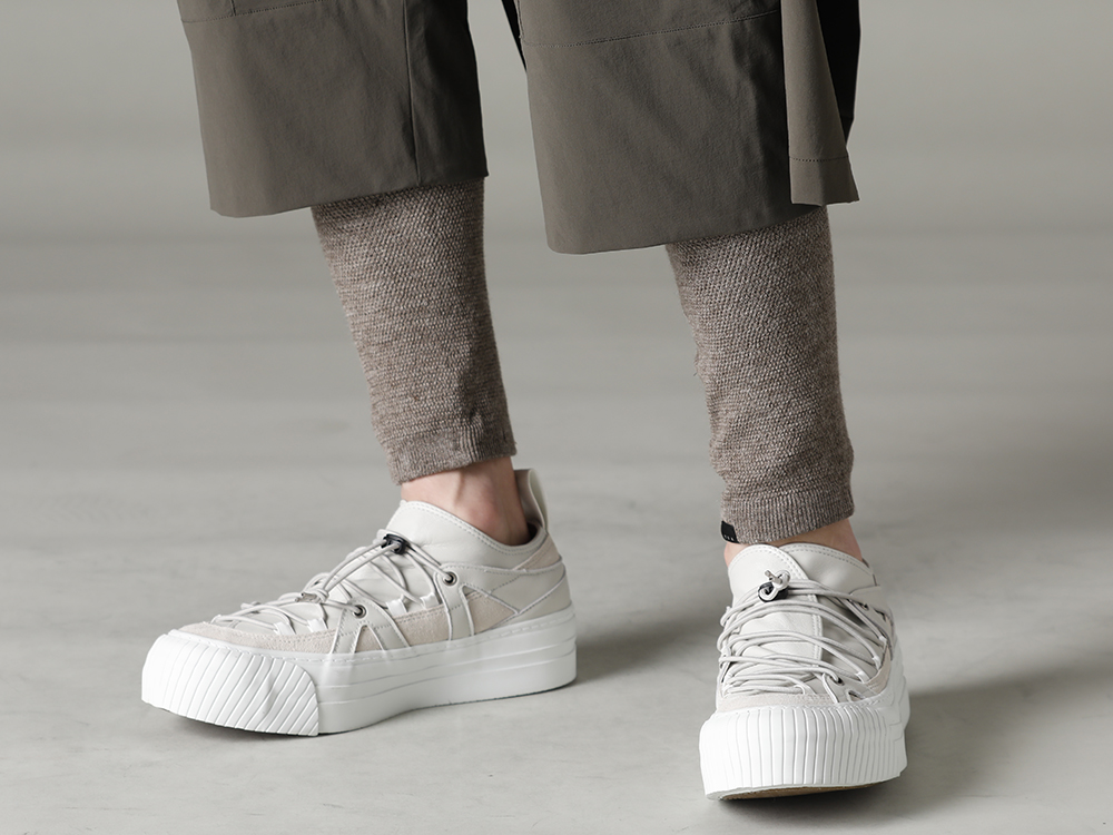 The Viridi-anne 2023SS - Simple shorts with a point of interest. - VI-3617-09-Gray-Brown(Leg-Warmers Gray Brown) VI-3555-09-L.Gray(Sneakers L.Gray) - 3-006