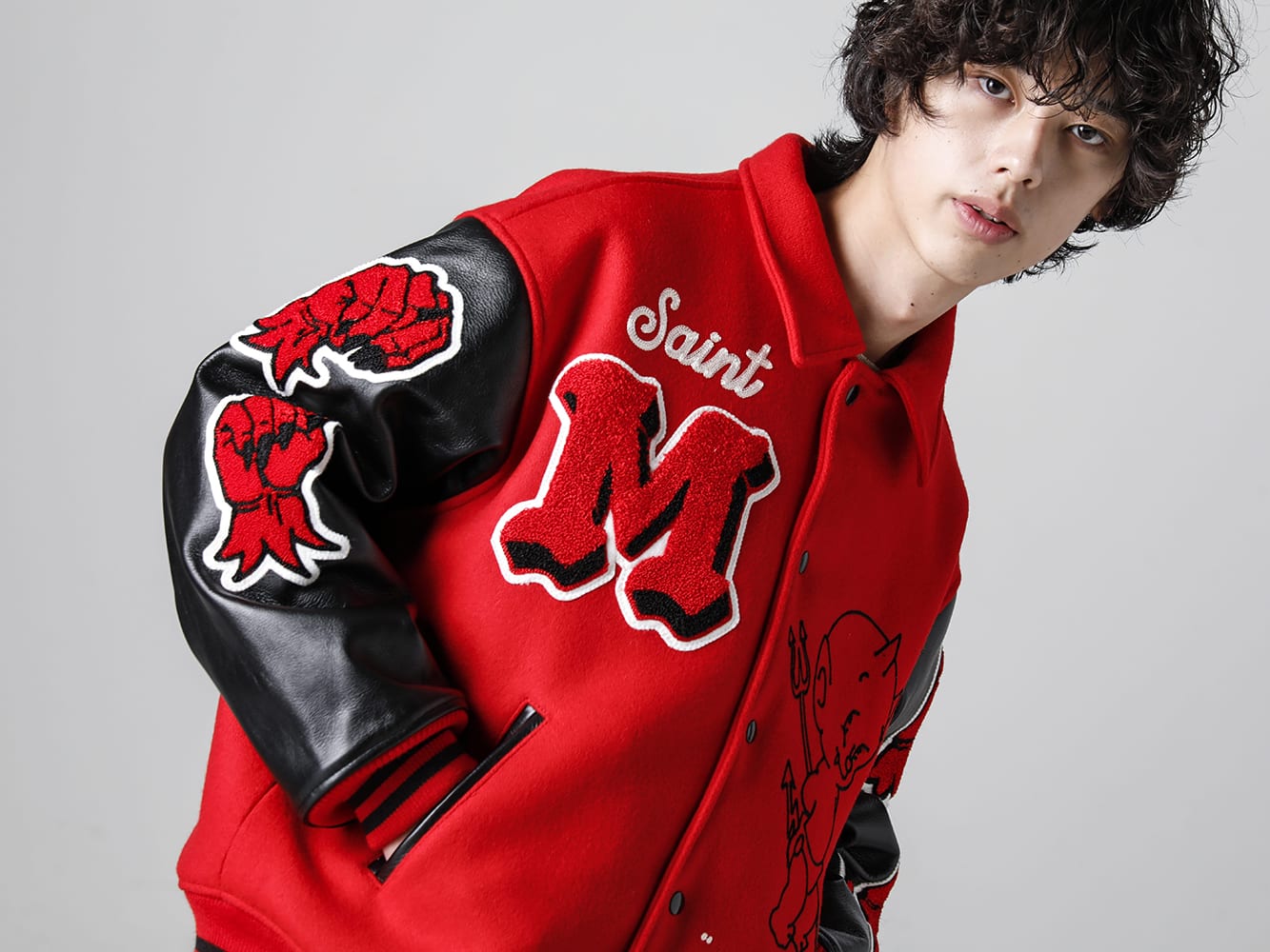 セントマイケル 2022-23AW - ©️SAINT M×××××× 2022-23秋冬コレクションより新作アイテムがリリース！只今より通販にて販売開始です！- SM-A22-0000-035(DEVIL バーシティジャケット レッド) - 1-002