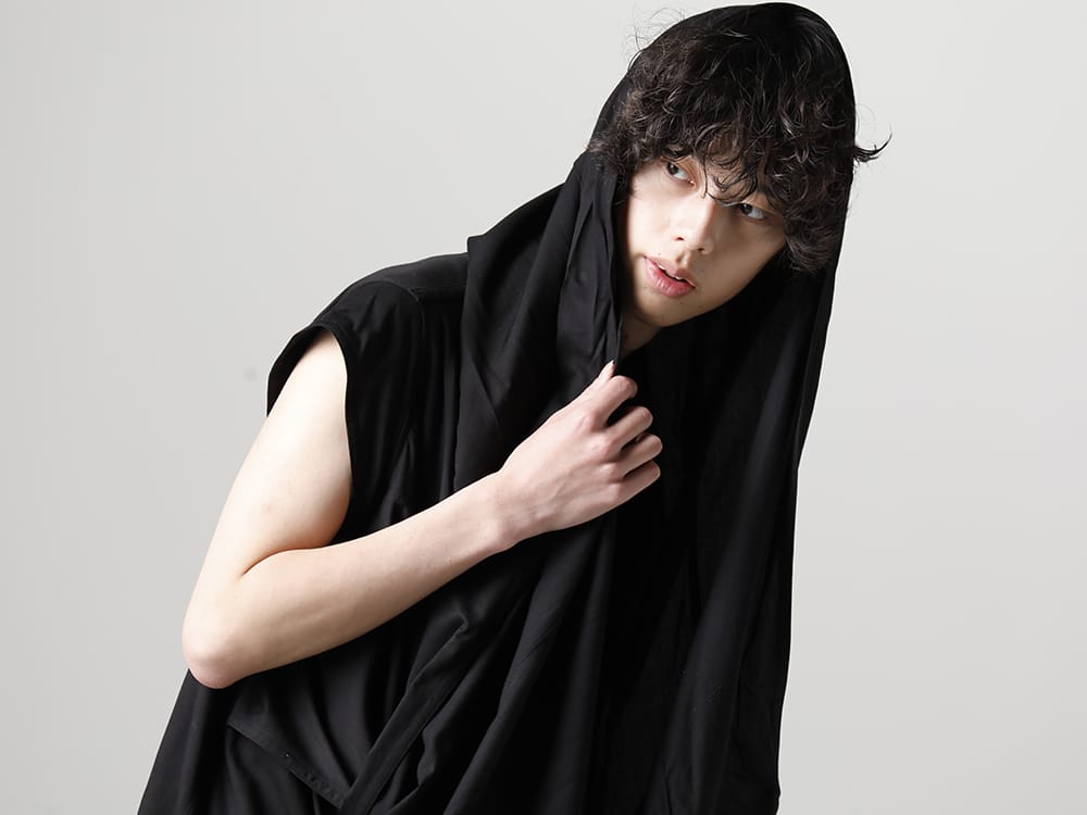 ユリウス 2023SS - JULIUS(ユリウス) 2023SSコレクションより第2弾目のアイテムがデリバリー！只今より店頭・通販共に販売スタート！ - 819SHM3-black(レーヨン/コットン クロス ドレープネック プルオーバー ブラック) - 1-006