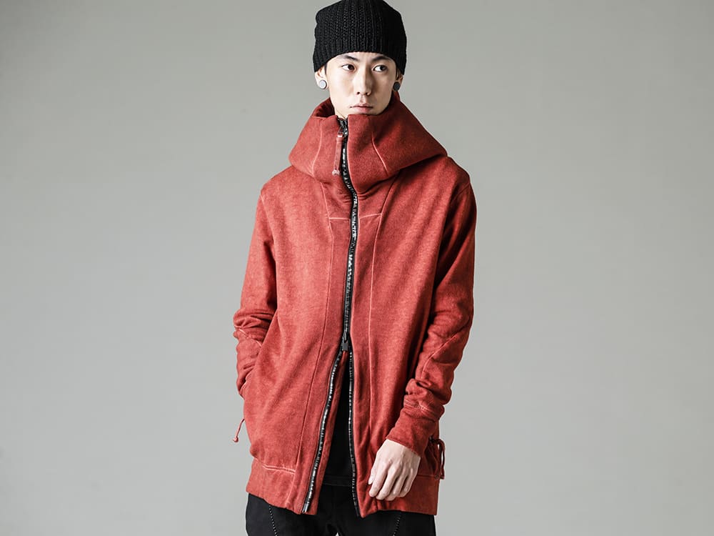 D.HYGEN(ディーハイゲン) 23SS(春夏) デザイナーのライフワークからインスピレーションを得た新色 -  ST101-0123S-Brick 無撚糸裏毛フーデッドジャケット ブリック CSC-DSD3-Charcoal クルーネックロングスリーブ スビンコットンジャージー チャコール M8011-BE-Black キャップ フィールド ブラック