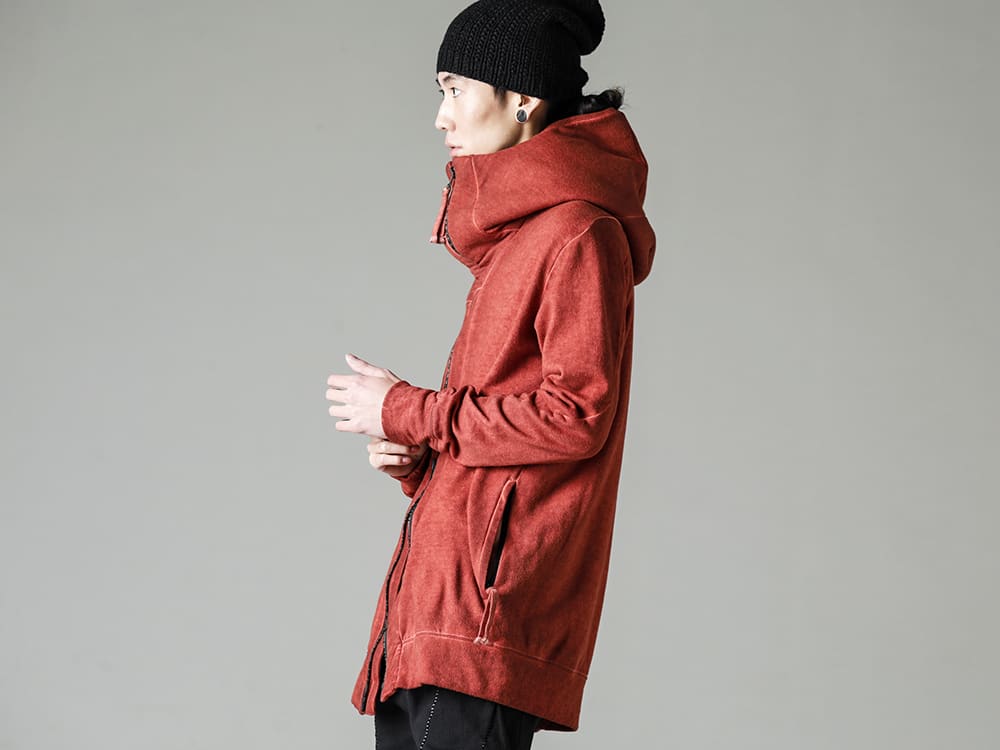 D.HYGEN(ディーハイゲン) 23SS(春夏) デザイナーのライフワークからインスピレーションを得た新色  - ST101-0123S-Brick 無撚糸裏毛フーデッドジャケット ブリック CSC-DSD3-Charcoal クルーネックロングスリーブ スビンコットンジャージー チャコール M8011-BE-Black キャップ フィールド ブラック 2-003